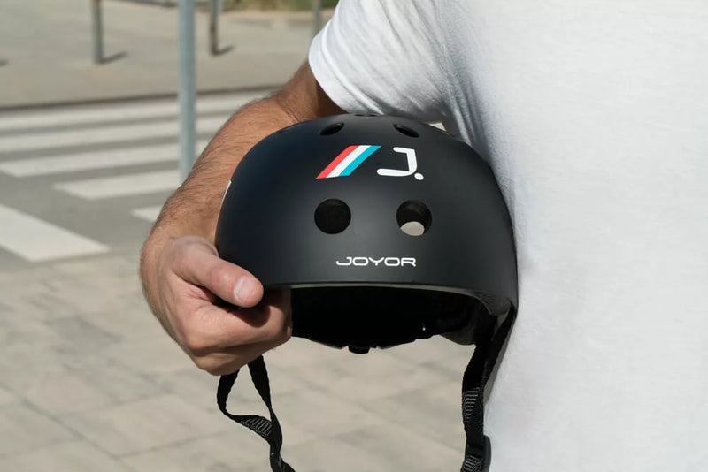 Cargue la imagen en el visor de la galería, Black helmet Size M Joyor Pop Mobility Lifestyle 3
